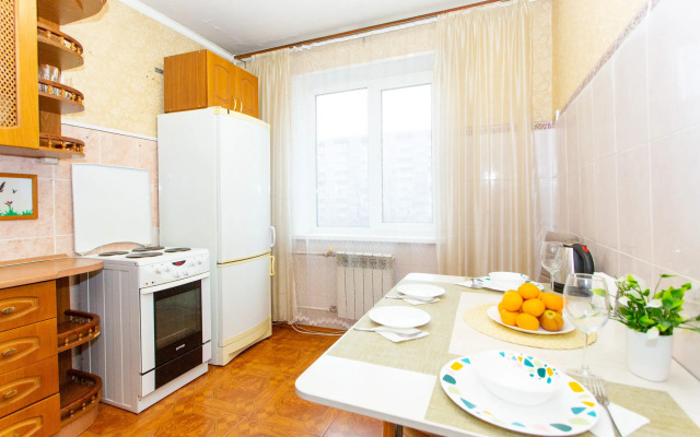 Komfortnaya Chetyrekhkomnatnaya Kvartira V Tsentre Novosibirska Flat