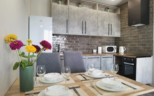Yevrodvukhkomnatnaya ryadom s Trts Planeta Flat