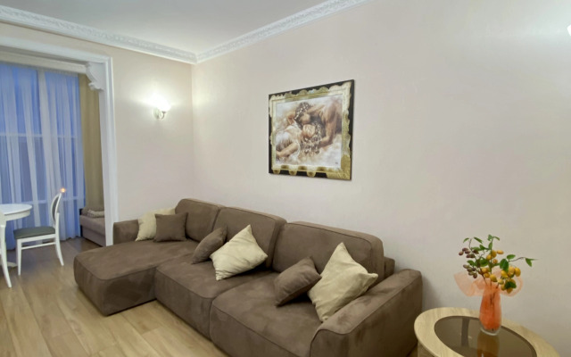 Prostornye Apartamenty V Tsentre Sochi Naprotiv Tsirka Flat