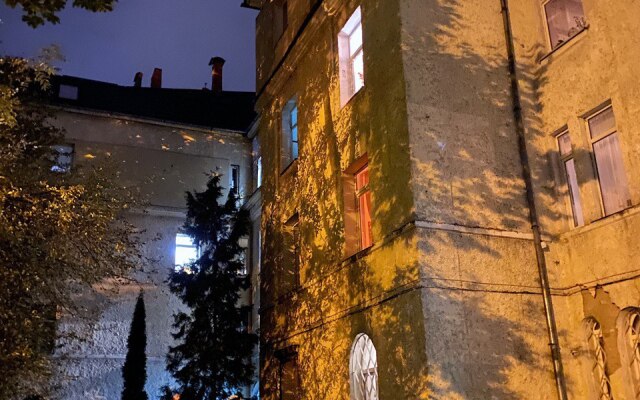 Апартаменты История