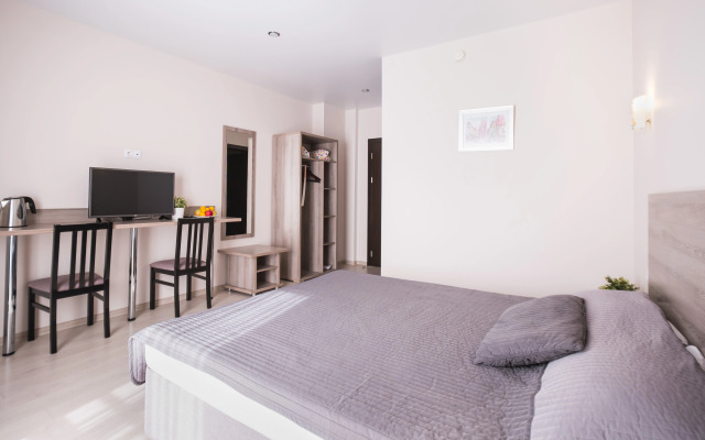 Abrikos Plyus Hotel