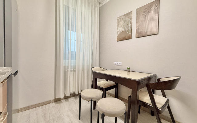 Жилое помещение 2-к квартира у метро Молодежная с яркими закатами