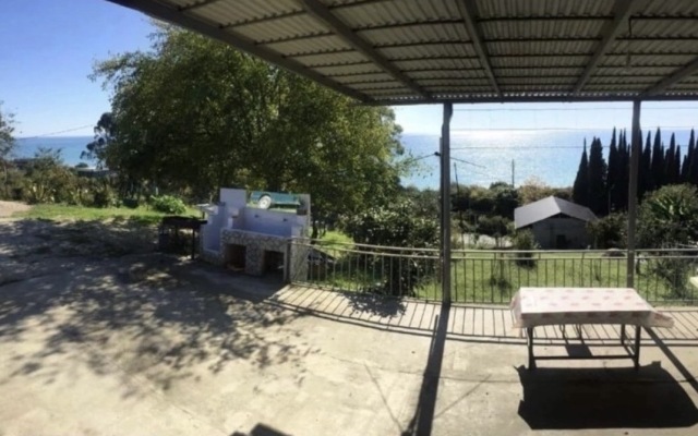 V Gostyakh U Artema I Vato Guest House