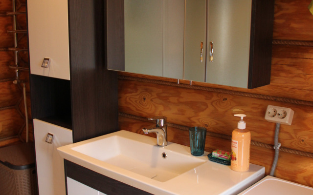 Частный дом коттедж с пятью комфортабельными спальнями