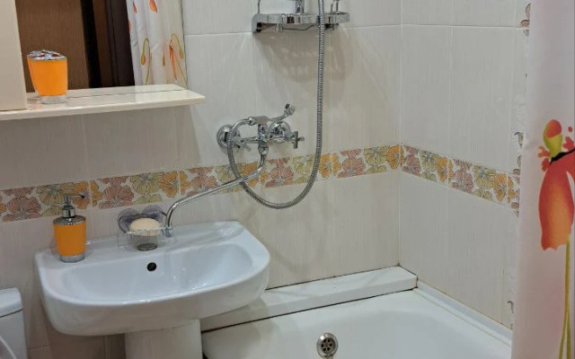 Uyutnaya odnushka v tsentre novogo goroda Flat