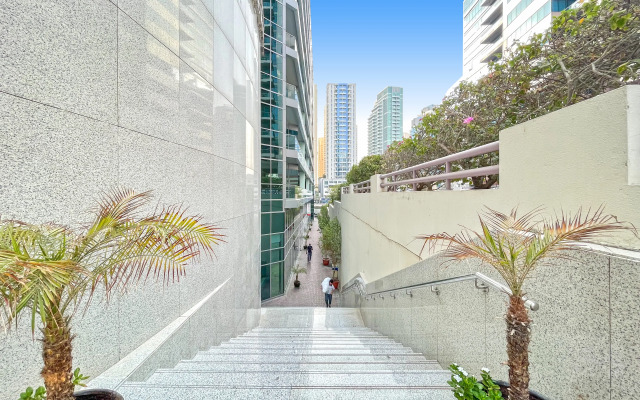 Bnbme DAMAC Waves Tower, 3 BDR Maids Apartments