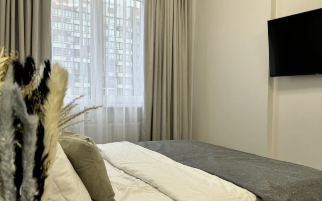 Warm White Flat