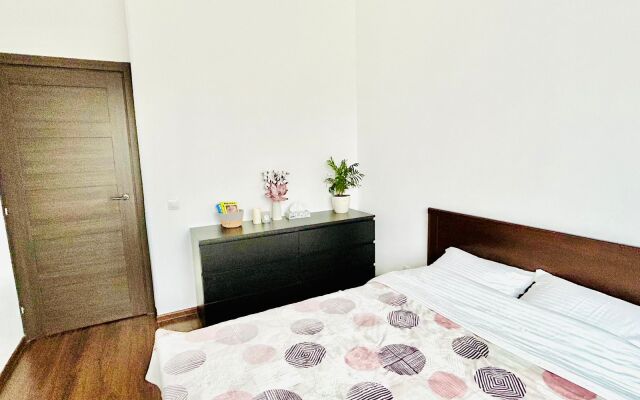 Briz na Tulonskoy allee Flat