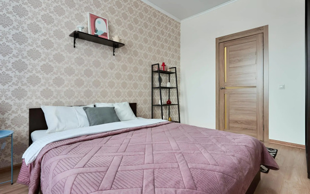 Uyutnaya dvukhkomnatnaya nedaleko ot parka Galitskogo Flat