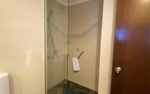 Parkside Hotel & Apartments