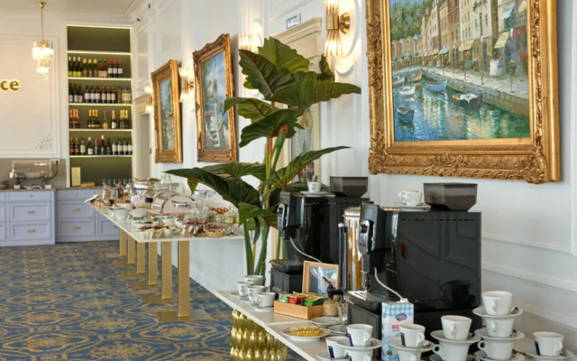Grand Palace Hotel