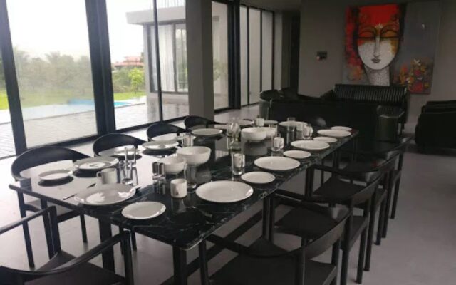 Luxurious nr. Gangapur Dam Villa