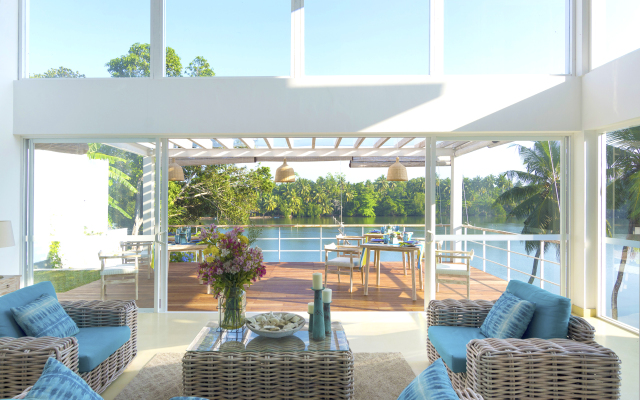 33 Lake Terrace Hotel