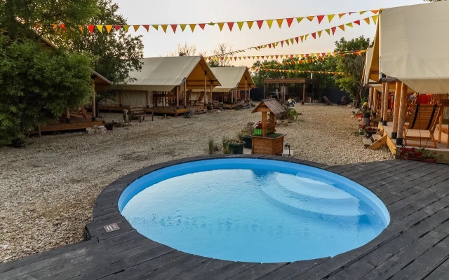 Gosti Glamping