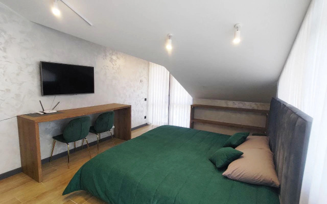 Апартаменты Студия с Балконом на Защитников Кавказа 114