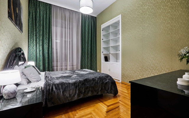 Flatstay S Erkerom I Vysokimi Potolkami Apartments