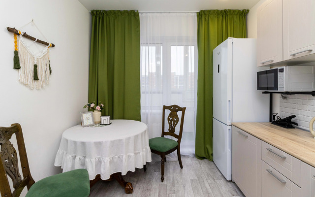 Квартира с желтым диваном