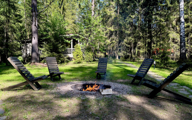 Домик на опушке на берегу Озера Волго на Селигере - коттеджи Сосновый бор