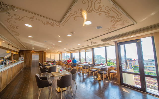 Kaftan Hotel