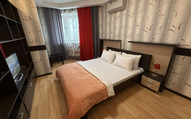 Tut Khorosho Na Surikova 53a 5 Flat