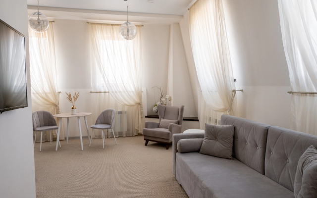 Maksim Gorykiy Hotel