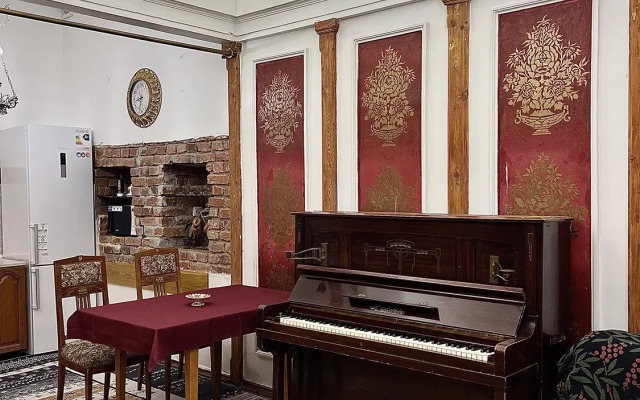 Квартира с антикварной мебелью