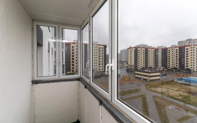 Квартира с желтым диваном