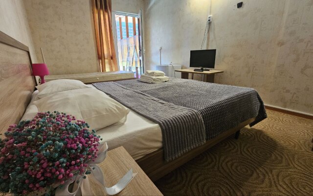 Santorini Guest House