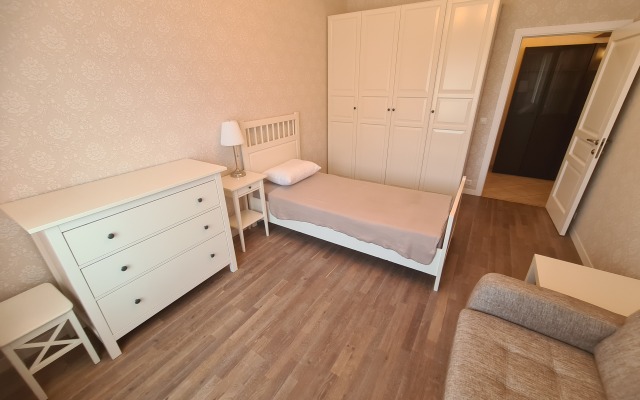 Апартаменты Шведская Крона трехкомнатные у Удельного Парка