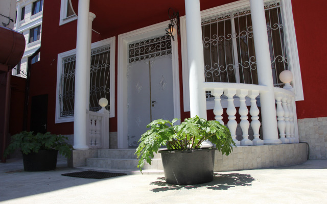 Lara Hotel