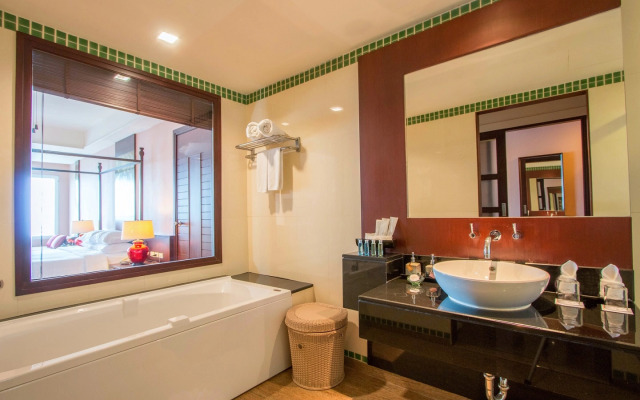 Grand Pacific Sovereign Resort & Spa