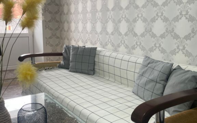Ryadom S Naberezhnoy Flat