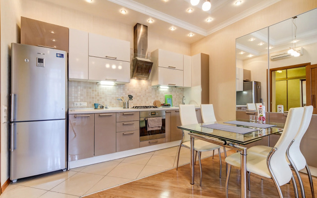 Квартира Двухкомнатная с евроремонтом, стильной ванной и балконом