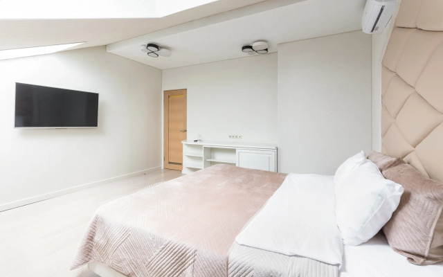 Mansardnaya Kvartira V Tsentre Goroda Flat
