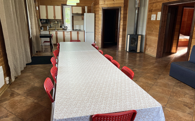 Частный дом у озера