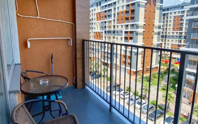 Studiya S Basseynom Na Territorii Zhk Flat