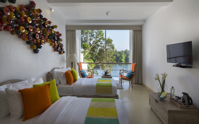 33 Lake Terrace Hotel