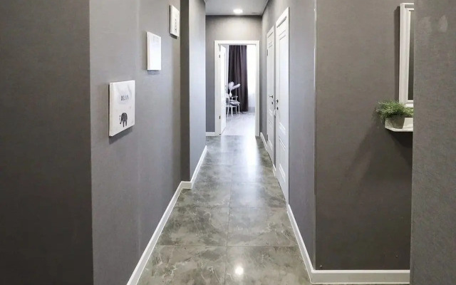 3-kh Komnatnaya V Oruzheynoy Stolitse Flat