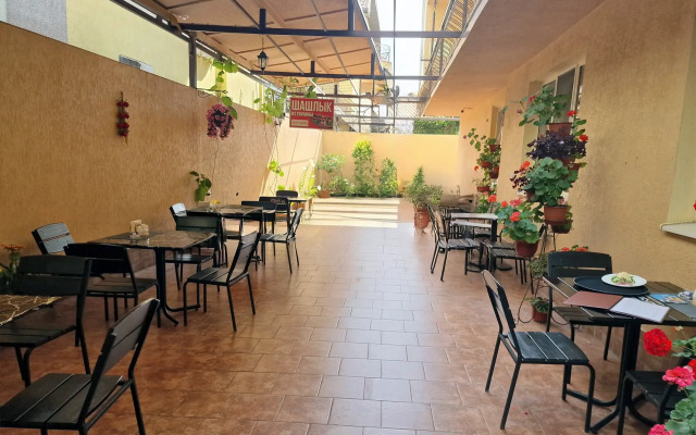 Albatros Allama Group Guest house