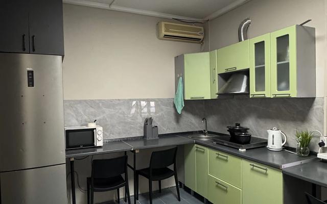 Luchshiy  Na Zhandosova Hostel