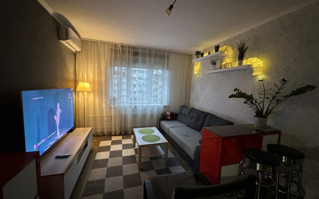 Yevrodvushka Poema-Apart Na Yesenina Flat