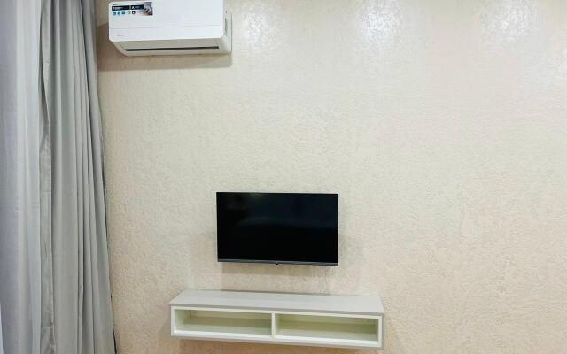 3 mestnye s balkonom i basseynom Apartments
