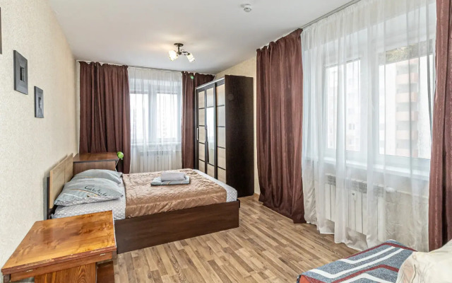 Yevrotryoshka Do 15 Gostey Flat