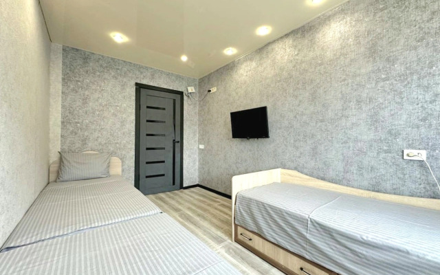 Tryokhkomnatnaya na Proletarskoy Flat
