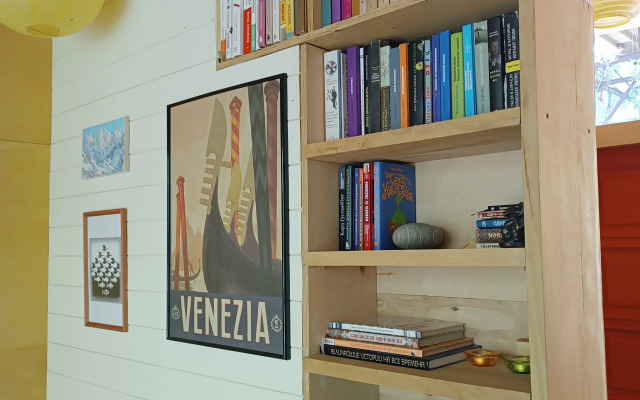 Uedinennoye v Tsentre Sochi Bungalow