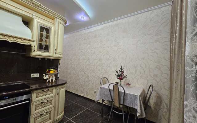 Na Ulitse Kuryzhova 13 (54) Flat