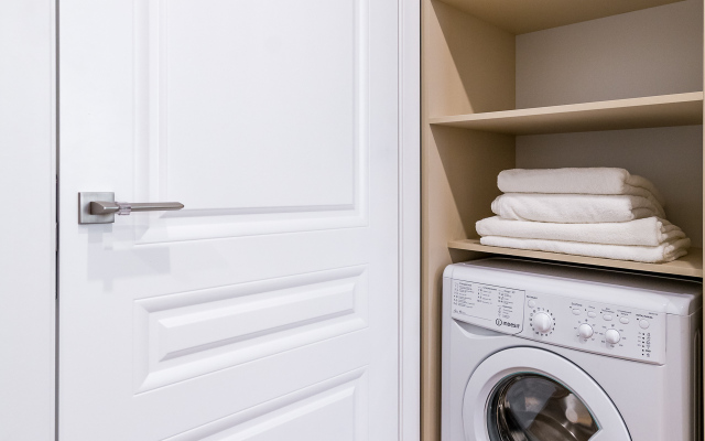 Sovremennaya studiya dlya dvoikh vozle  Ekspo-grad Flat
