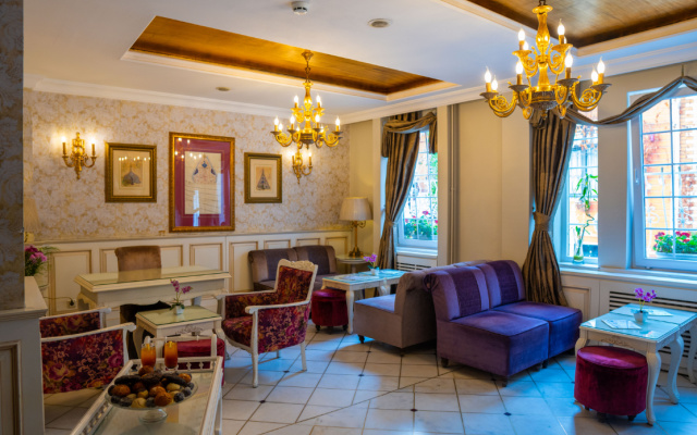 Avicenna  Sultanahmet