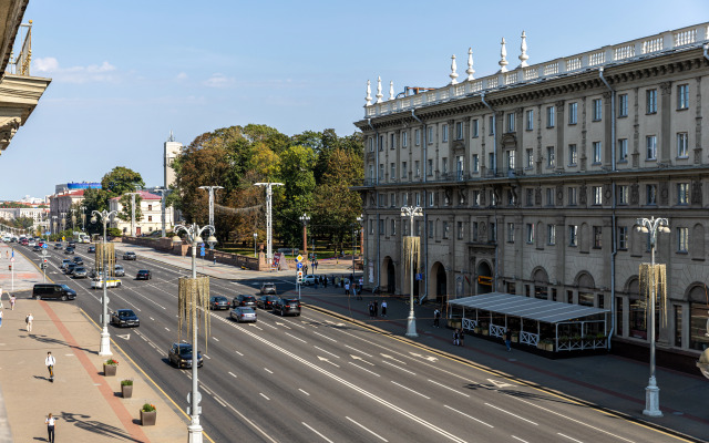 Trekhkomnatnaya Na Prospekte Nezavisimosti 23 Flat