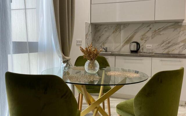 S Basseynom ZHK Metropol Apartments